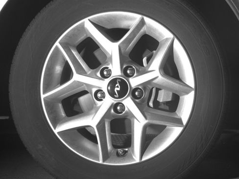 Used 2025 Kia Soul LX w/ LX Technology Package image 12