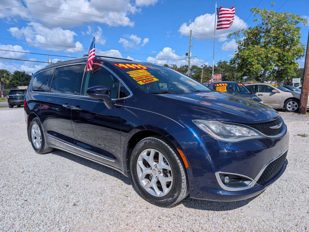 Used 2017 Chrysler Pacifica Touring-L Plus w/ Tire & Wheel Group FWD image 1