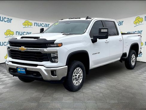 Used 2024 Chevrolet Silverado 2500 LT w/ Convenience Package image 3