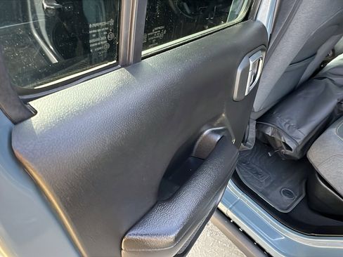 Used 2024 Jeep Gladiator Sport image 18