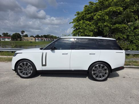 Certified 2024 Land Rover Range Rover SE AWD/4WD image 7