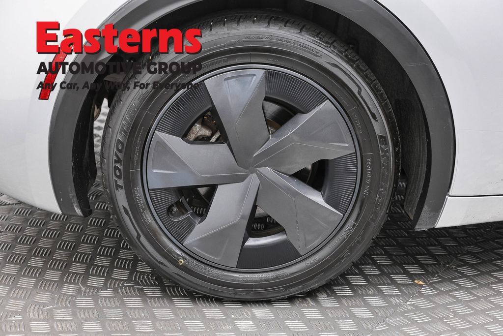 Used 2025 Toyota Prius LE FWD image 30