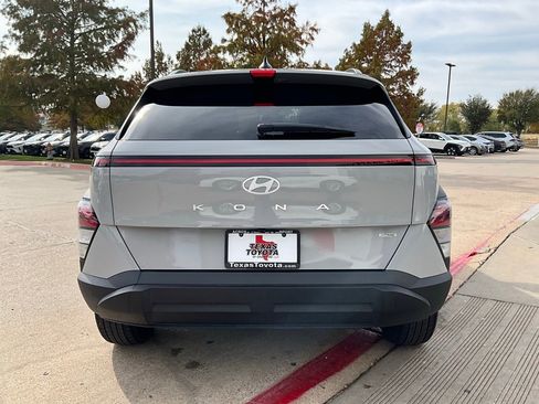 Used 2025 Hyundai Kona SEL image 7