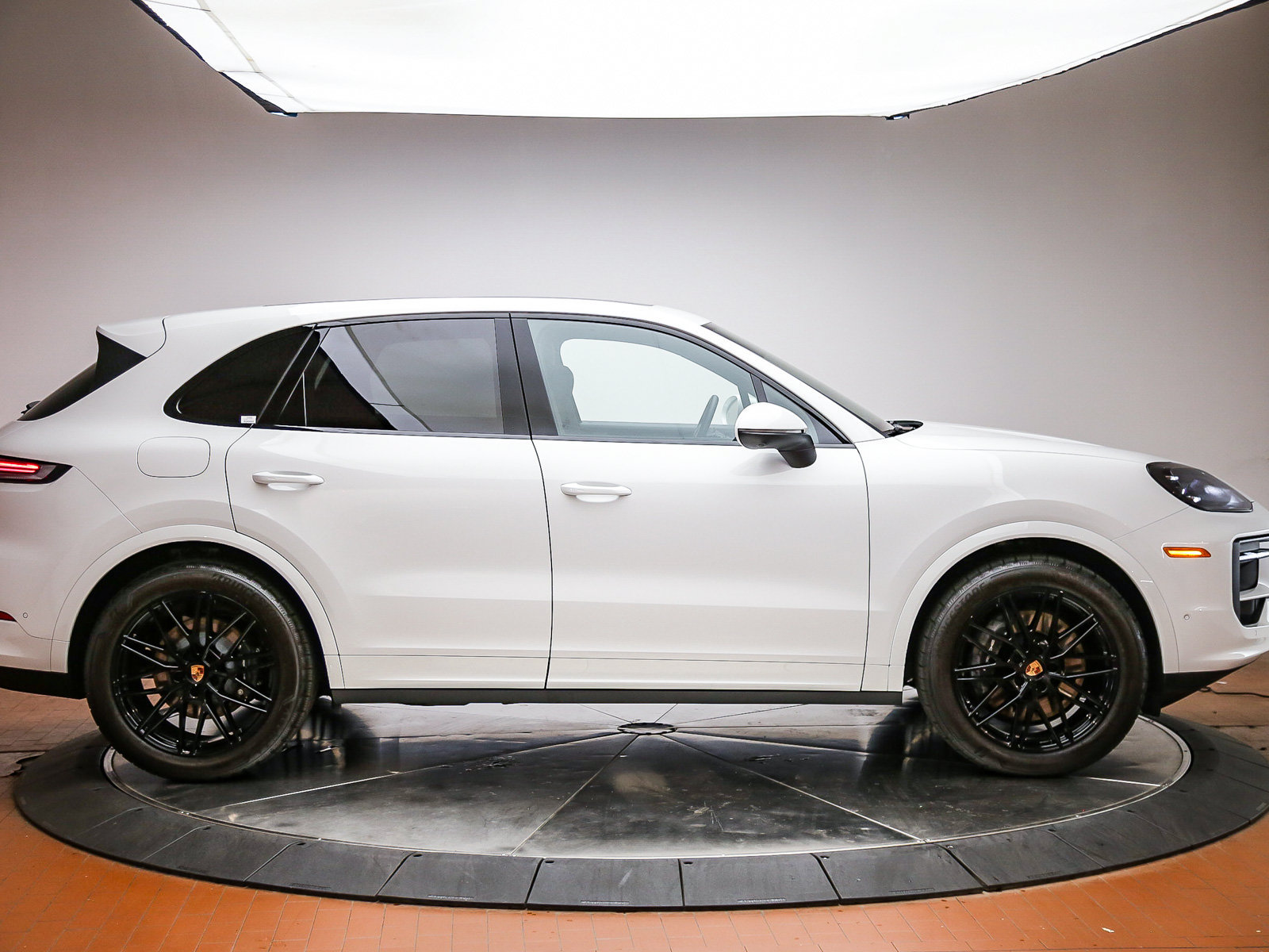 Certified 2026 Porsche Cayenne AWD/4WD image 8