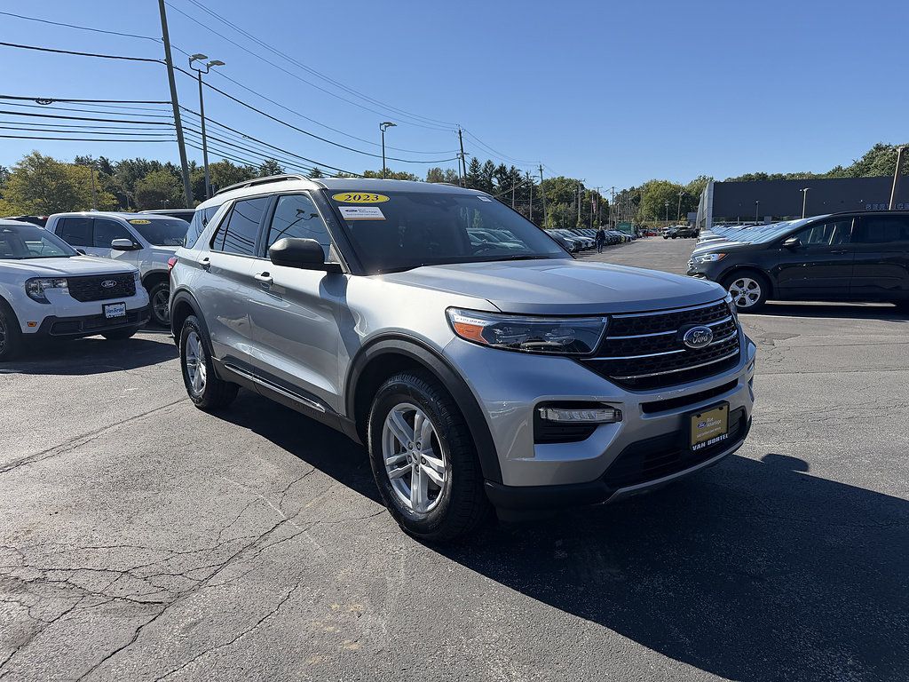 Certified 2023 Ford Explorer XLT w/ Equipment Group 202A AWD/4WD image 9