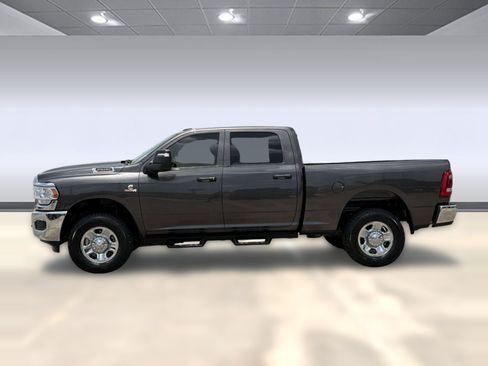 Used 2024 RAM 2500 Tradesman w/ Chrome Appearance Group AWD/4WD image 2