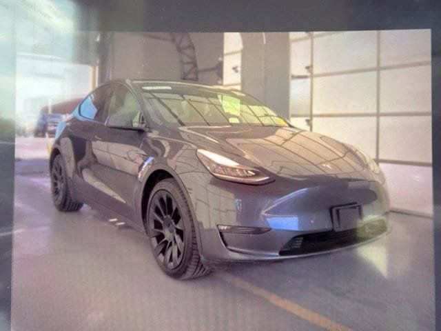 Used 2022 Tesla Model Y Long Range AWD/4WD image 1