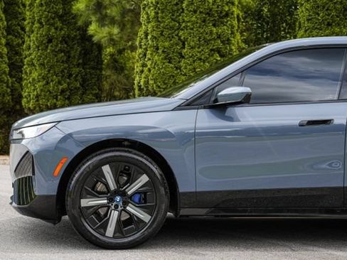Used 2024 BMW iX xDrive50 w/ Premium Package AWD/4WD image 10