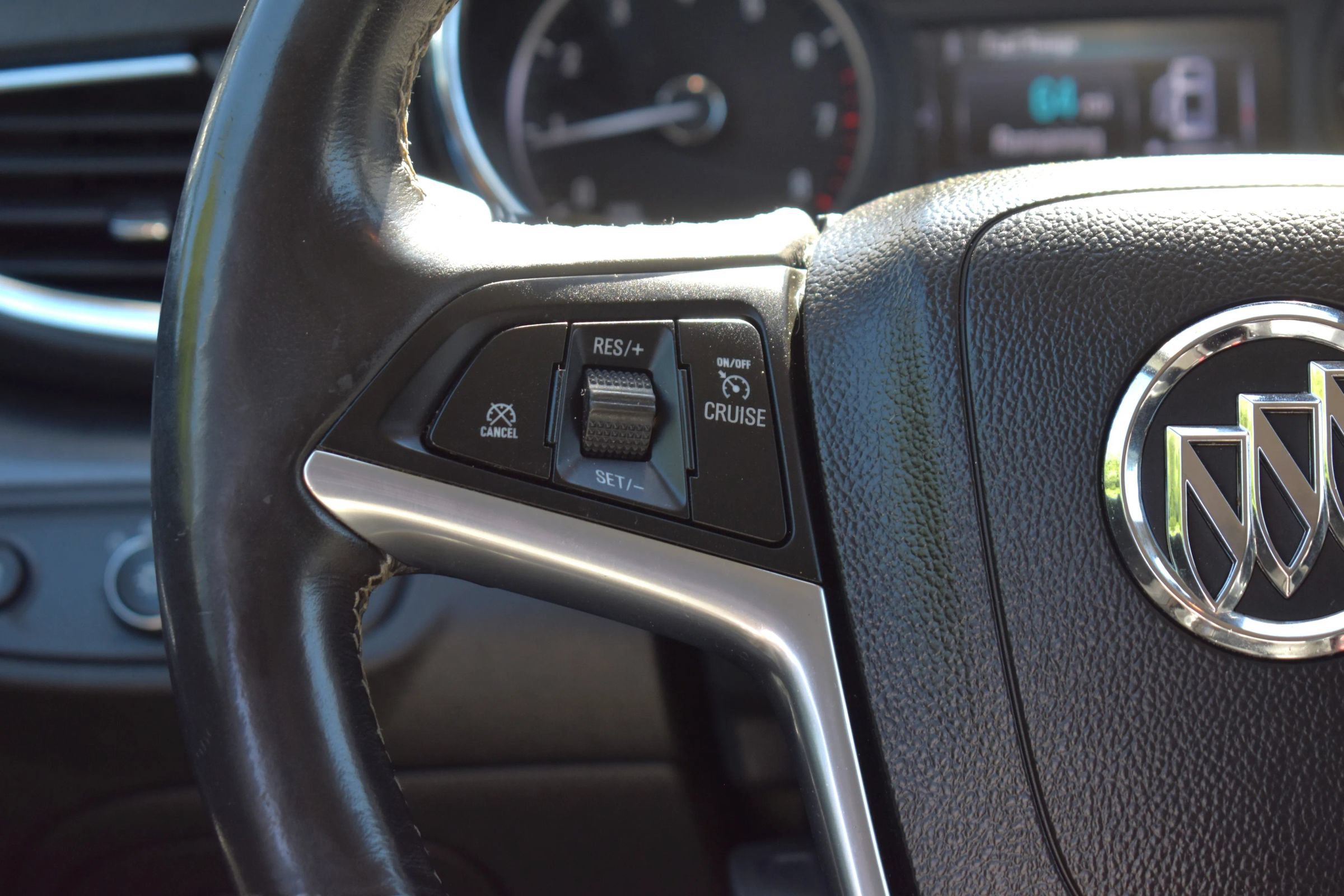 Used 2020 Buick Encore Essence FWD image 47