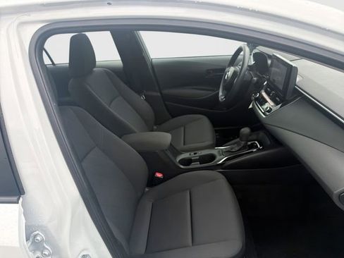 Used 2025 Toyota Corolla LE image 34