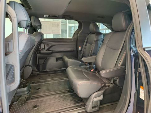 Used 2023 Toyota Sienna XSE w/ XSE Plus Package AWD/4WD image 13