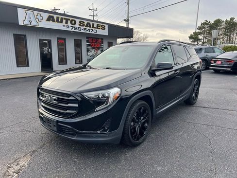 Used 2020 GMC Terrain SLT w/ Preferred Package image 2