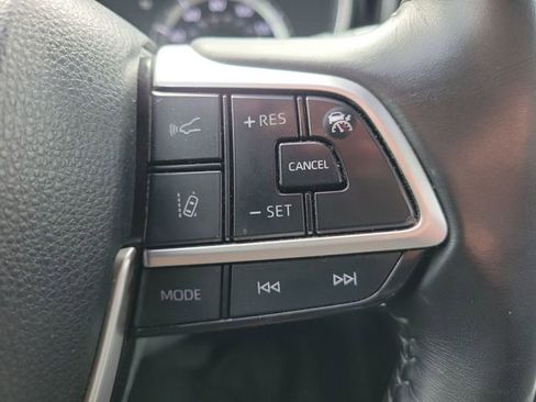 Used 2023 Toyota Highlander XLE image 34