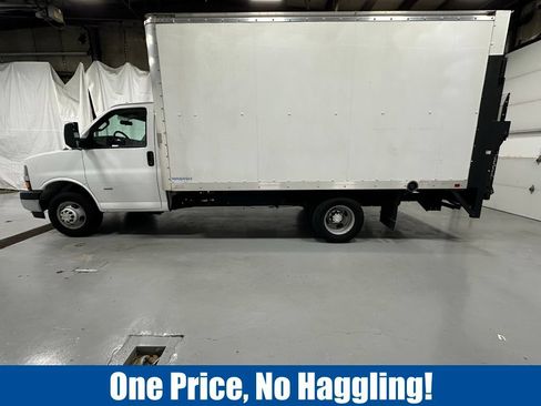 Used 2022 Chevrolet Express 3500 w/ Power Convenience Package RWD image 4