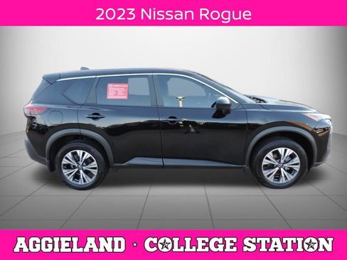 Used 2023 Nissan Rogue SV FWD image 2