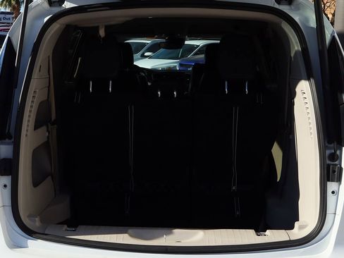 Used 2023 Chrysler Pacifica Touring-L image 25