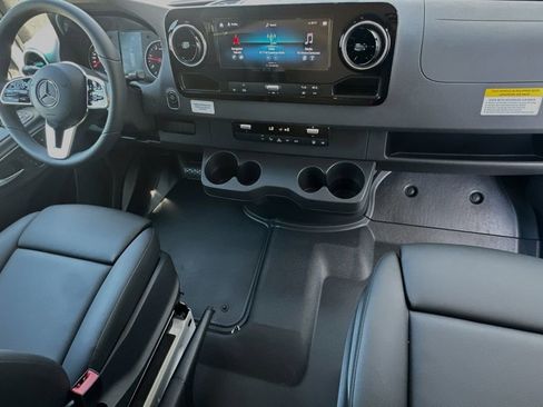 Used 2024 Mercedes-Benz Sprinter 4500 image 12