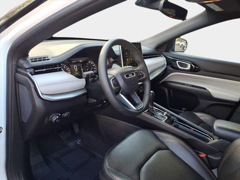 Used 2024 Jeep Compass Limited image 9