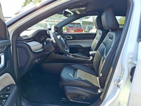 Used 2025 Jeep Compass Limited AWD/4WD image 14