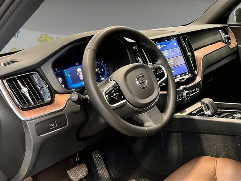 Used 2025 Volvo XC60 B5 Plus w/ Climate Package image 13