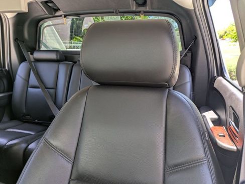 Used 2012 Chevrolet Avalanche LTZ AWD/4WD image 14