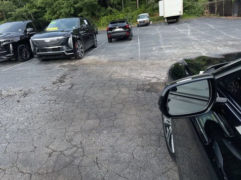 Used 2023 Cadillac Lyriq AWD image 11
