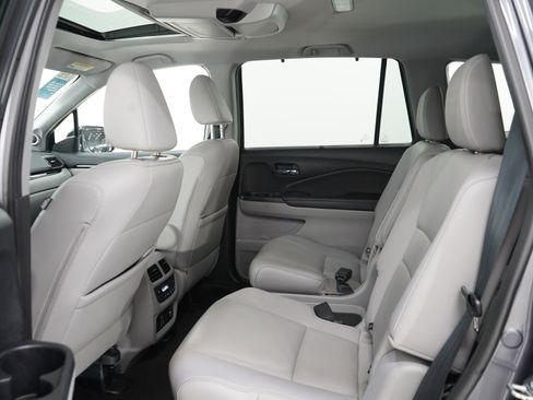 Used 2020 Honda Pilot Touring image 16
