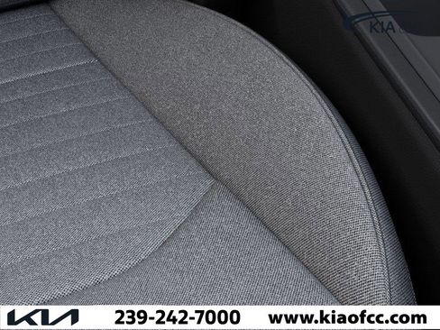 New 2025 Kia K4 EX image 24