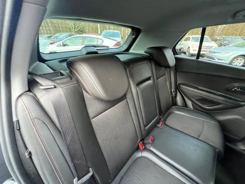 Used 2018 Chevrolet Trax LT w/ LT Convenience Package image 17