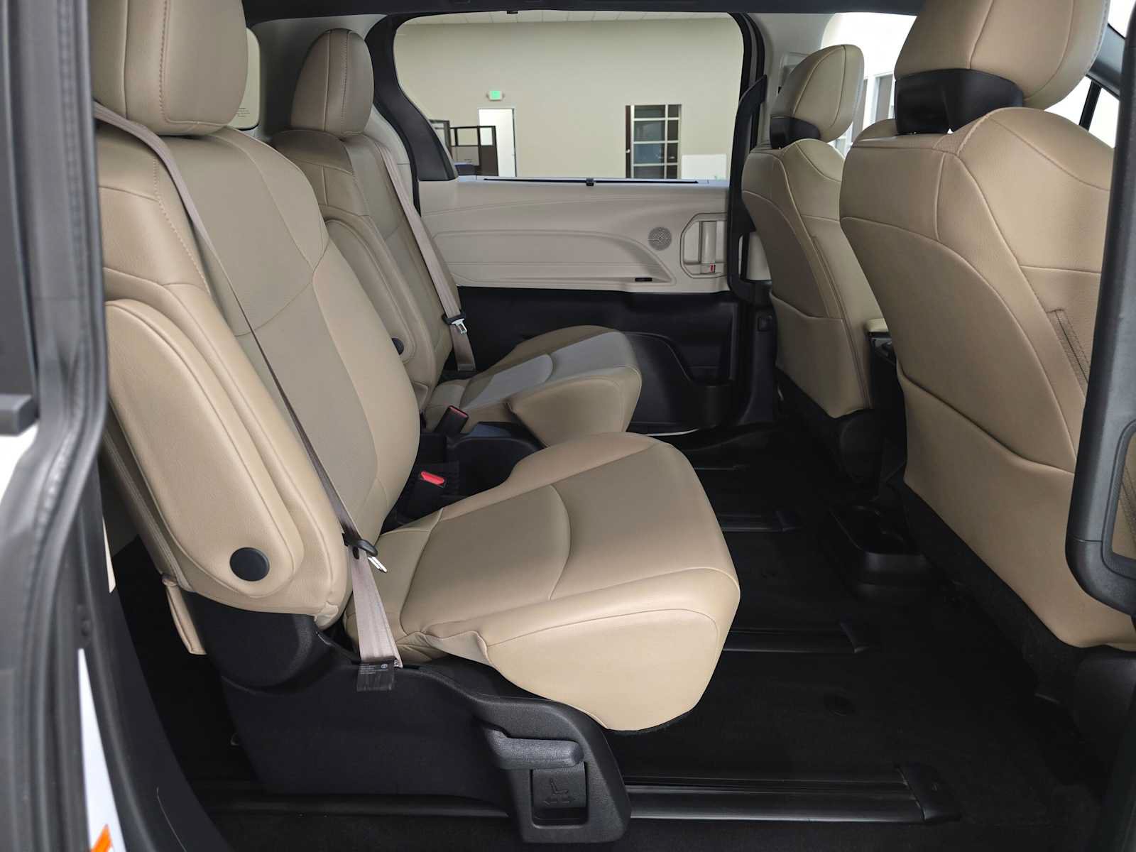 Certified 2021 Toyota Sienna XLE AWD/4WD image 25