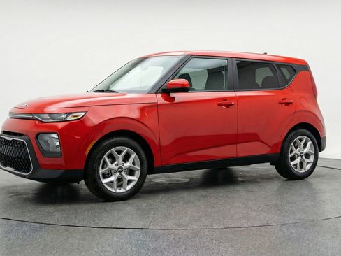 Used 2025 Kia Soul LX w/ LX Technology Package image 3