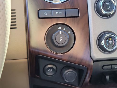 Used 2015 Ford F250 Lariat w/ Lariat Ultimate Package image 26