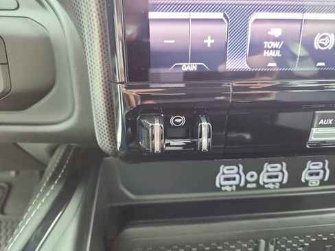 New 2025 RAM 2500 Limited image 19