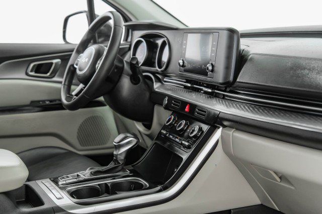 Used 2023 Kia Carnival LX FWD image 23