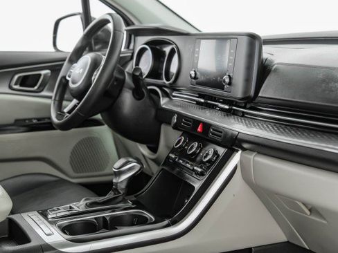 Used 2023 Kia Carnival LX FWD image 23