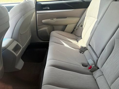 Used 2013 Subaru Outback 2.5i Premium w/ All-Weather Pkg AWD/4WD image 8