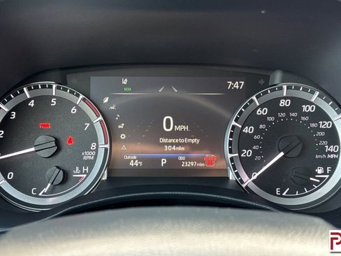 Used 2024 Toyota Highlander LE image 33