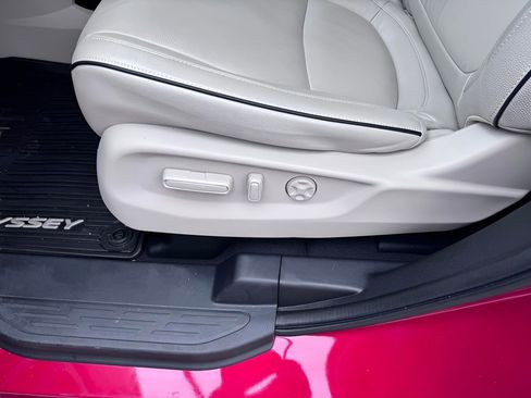 Certified 2025 Honda Odyssey Touring image 18