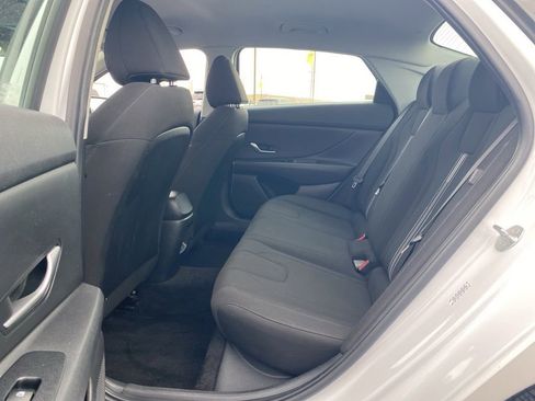 Used 2024 Hyundai Elantra SEL image 21