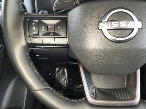 Used 2025 Nissan Rogue SV FWD image 24