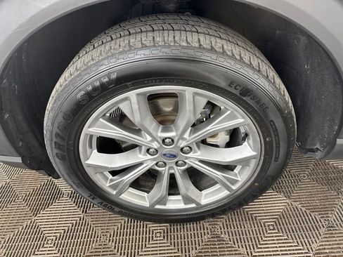 Used 2020 Ford Explorer XLT w/ Equipment Group 202A AWD/4WD image 30