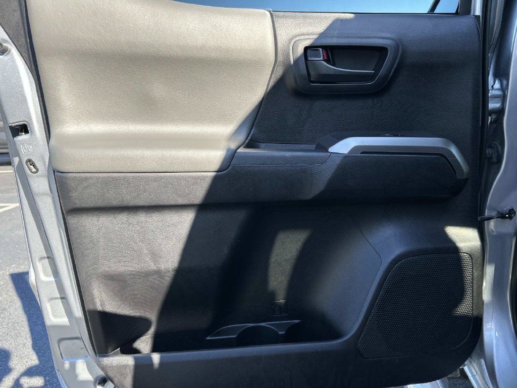 Used 2021 Toyota Tacoma SR5 RWD image 12
