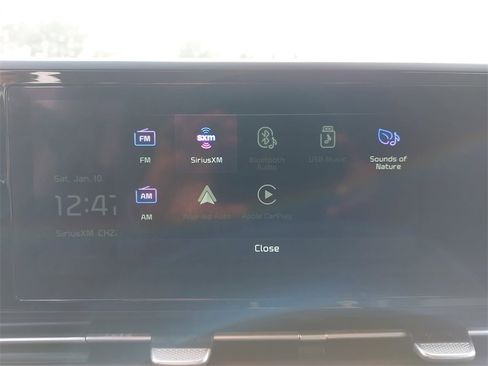 Used 2022 Kia Carnival EX image 18