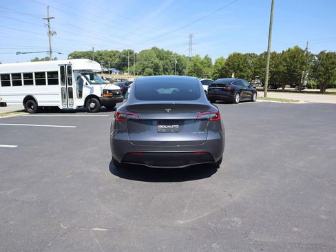 Used 2022 Tesla Model Y Long Range AWD/4WD image 10