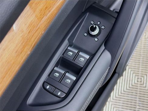 Used 2021 Audi Q5 e Premium Plus w/ Premium Plus Package AWD/4WD image 23
