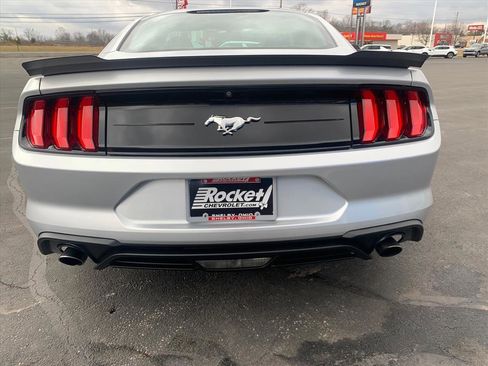 Used 2018 Ford Mustang Coupe image 4