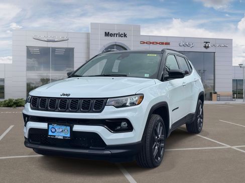 Used 2025 Jeep Compass Limited w/ Sun & Sound Group AWD/4WD image 4