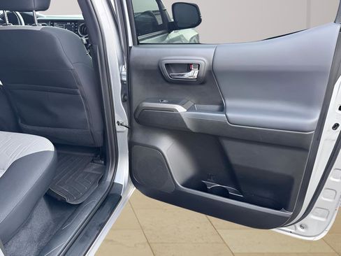 Used 2021 Toyota Tacoma TRD Sport w/ Technology Package image 30