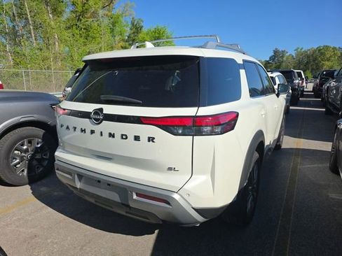 Used 2024 Nissan Pathfinder SL w/ SL Premium Package image 4