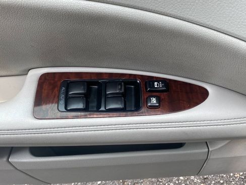 Used 2011 Toyota Avalon Limited FWD image 17